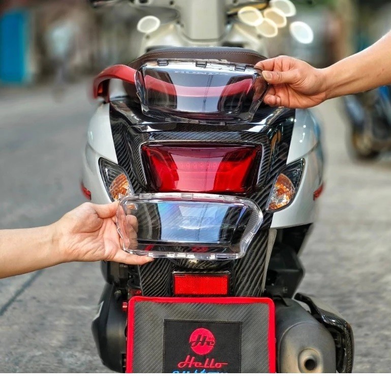 - ครอบไฟท้าย กรอบไฟท้าย Giorno+ 125 ครอบไฟท้าย มีให้เลือกแบบ สีใส สีสโมค Giorno+ 125