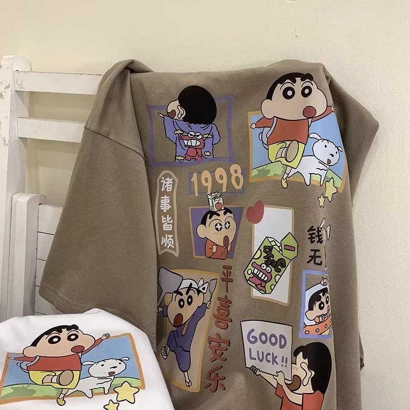 M-8XL ผู้ชายขนาดใหญ่เสื้อยืดเกาหลีหลวมแนวโน้มใหม่Vintage Crayon Xiaoxoin Blessings พิมพ์รอบคอผ้าฝ้ายนุ่มสบายชุดคู่อเนกประสงค์