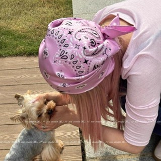 สีชมพูหวานเย็น เม็ดมะม่วงหิมพานต์ ดอกไม้ ผ้าไหม ผ้าพันคอ หมว…