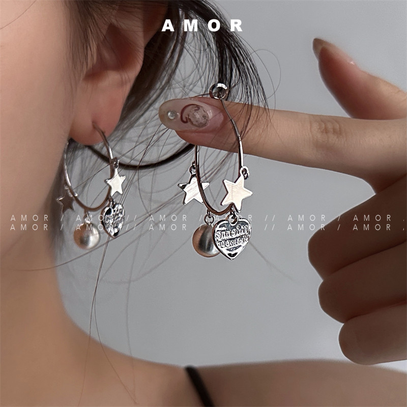 Edgy Metal Star Heart ต่างหูสําหรับผู้หญิงงบ Hoop ต่างหู Niche Design ความงาม
