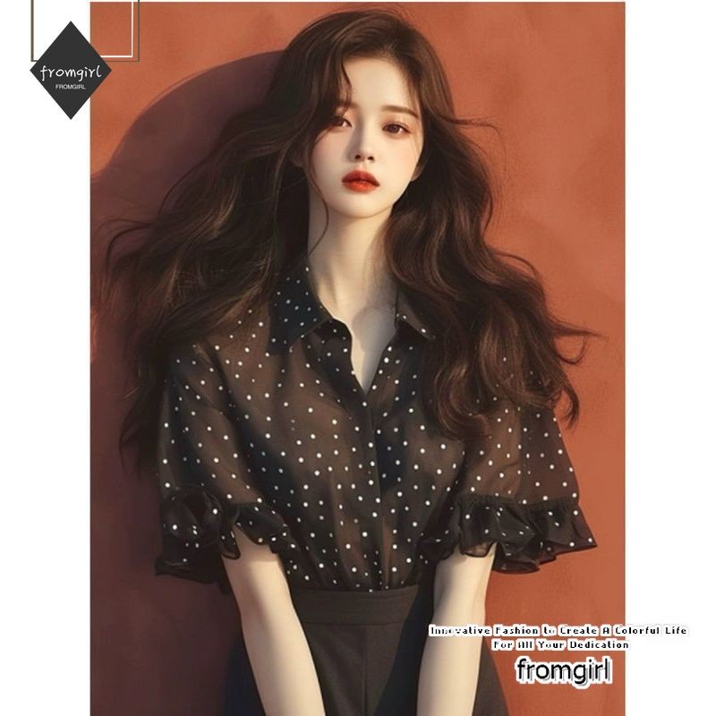 เสื้อเชิ้ตแขนสั้นผ้าชีฟองลายจุดสีดำสำหรับผู้หญิงฤดูร้อนปี 2025 อารมณ์ไฮเอนด์ใหม่