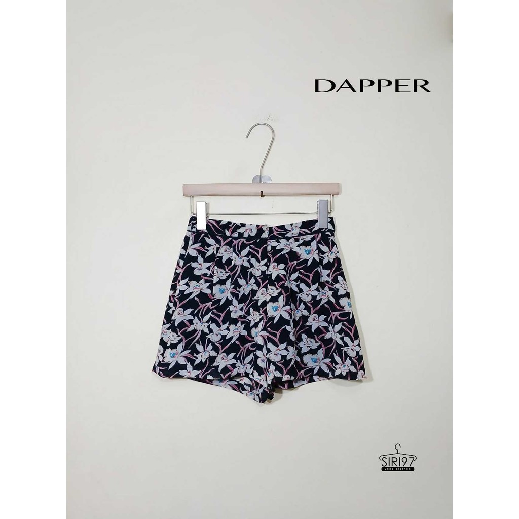 (พร้อมจัดส่ง) กางเกงขาสั้นผู้หญิง มีซับใน DAPPER ลายดอกไม้ สีกรมท่า สภาพ95%