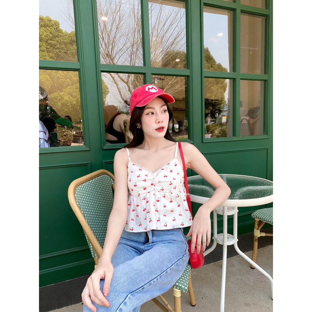 🧸 SweetHouse #184🌻 เสื้อสายเดี่ยวย่นอก เนื้อผ้าเป็นยีนส์อย่างดี ติดลูกไม้น่ารักมากๆ