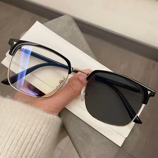 แว่นสายตายาว Photochromic ออกแดดเปลี่ยนสี ป้องกันรังสีอ่านหนังสือเกรด + 50 ~ + 400 แว่นตาแฟชั่นผู้ชาย กรอบโลหะสแควร์แสงสีฟ้าปิดกั้นคอมพิวเตอร์แว่นตาตาสําหรับผู้ชายผู้หญิงเปลี่ยนเลนส์ Salamin sa mata