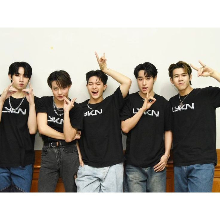 LYKN Thailand GMM boy group William Lego Nut Hong Tui Thai เสื้อยืด