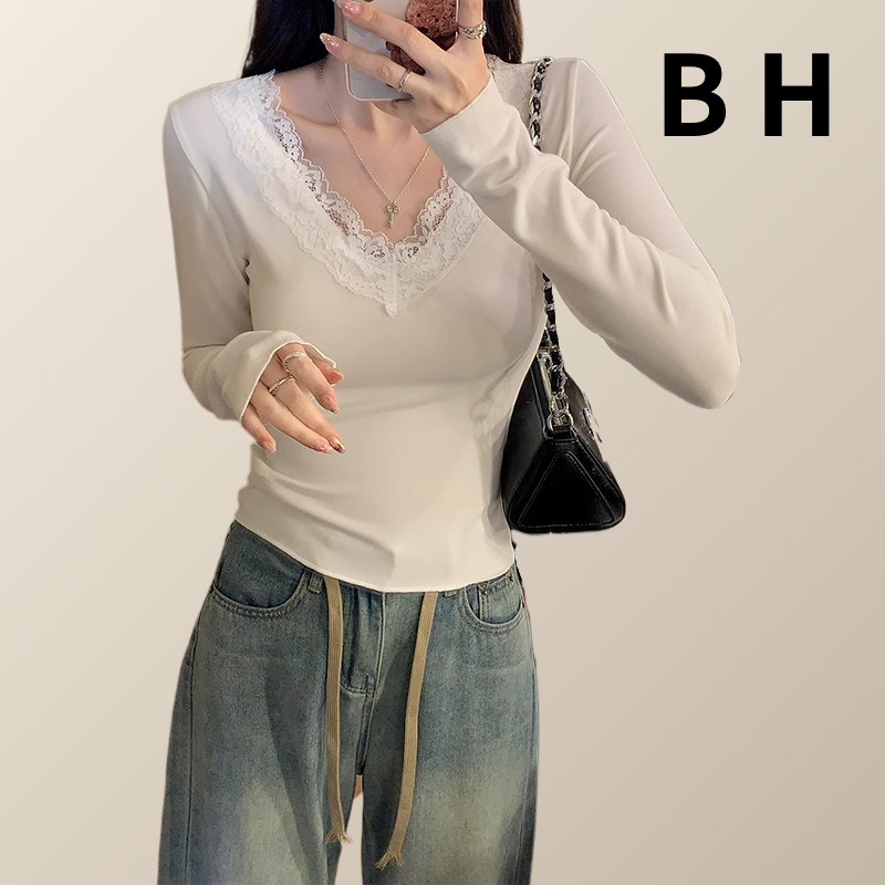 เสื้อยืดผู้หญิงลูกไม้คอวี แขนยาว เอวสลิมเข้ารูป ช่วงสั้นกับเสื้อฐาน (ลุคแฟชั่นฤดูใบไม้ร่วง)