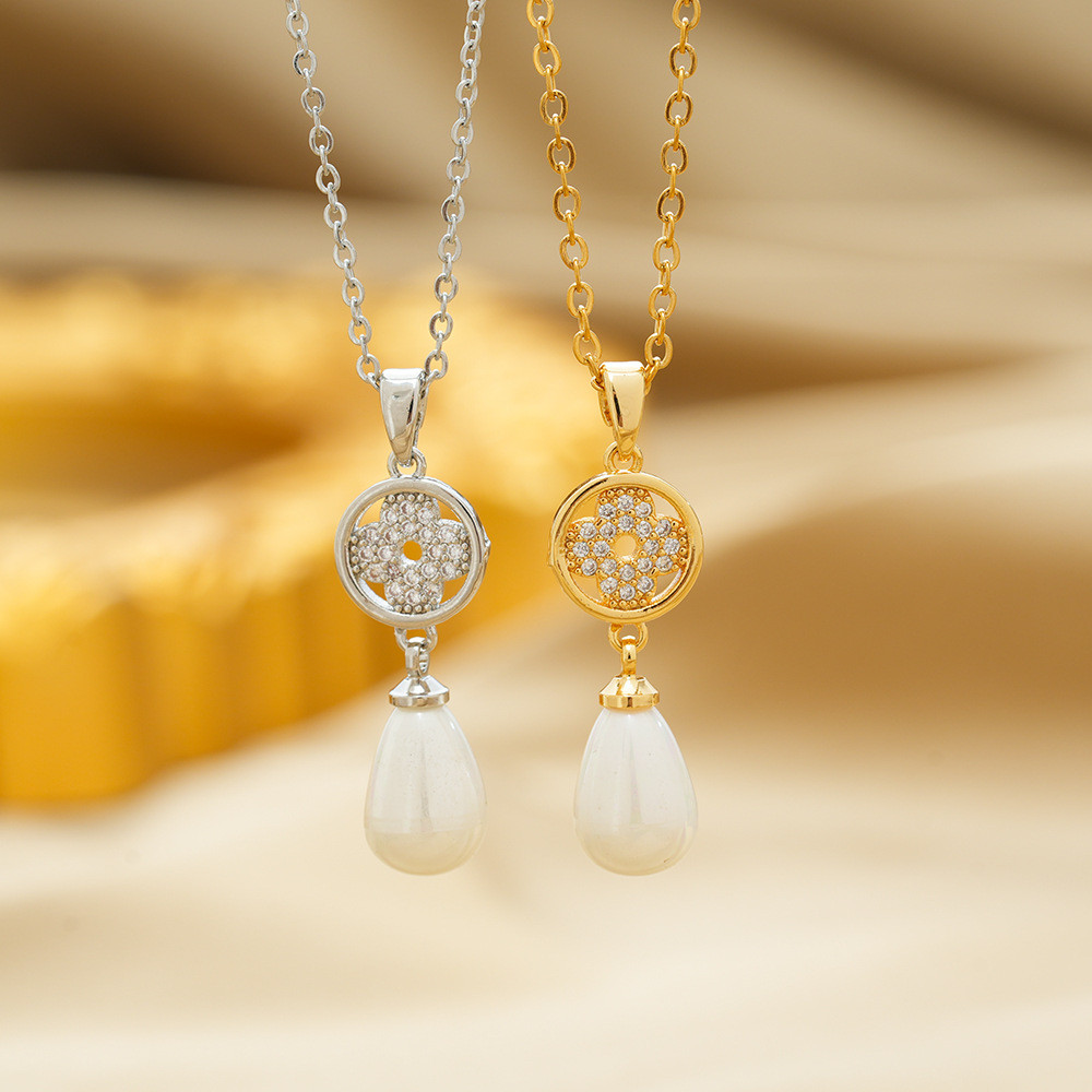 คุณภาพสูงหรูหราเพชรเต็ม Micro-Inlaid Palace ออกแบบทองแดง Gold-Plated Retro Pearl สร้อยคอสำหรับผู้หญิง All-Match Clavicle Chain F