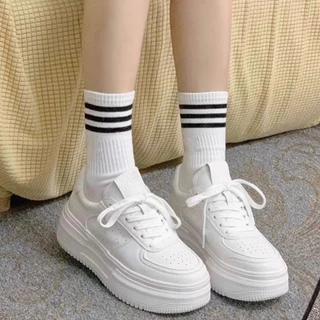 🔥SHIP NOW🔥รองเท้ากีฬาสำหรับสาว ๆ ที่มีส้นสูงและน้ำหนักเบา เหมาะสำหรับการเล่นกีฬาและใส่ในชีวิตประจำวัน