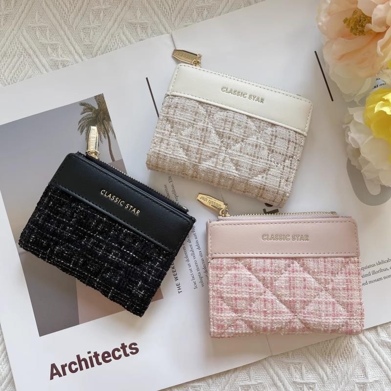 Halo studio พร้อมส่ง กระเป๋าสตางค์ใบสั้นสไตล์ Chanel ขนาดเล็กใหม่ กระเป๋าสตางค์ผู้หญิงใบสั้นปักเพชรระดับไฮเอนด์ ราคา ถูกที่สุด ดีลบีเคเค แกลเลอรีภาพที่ 7