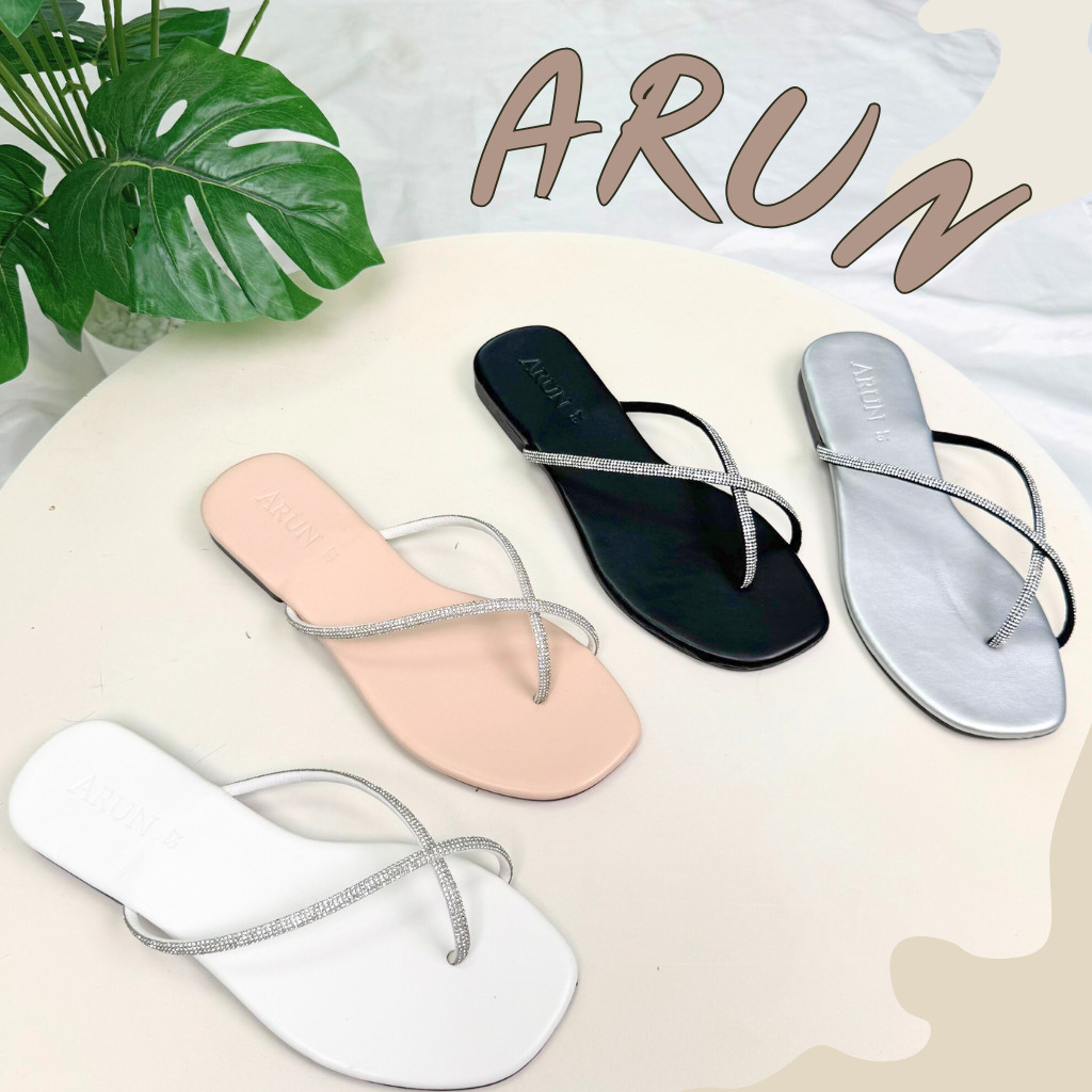 รองเท้าแตะ แบรนด์ ARUN รุ่น T1090 สายคาดเพชรไขว้ v1
