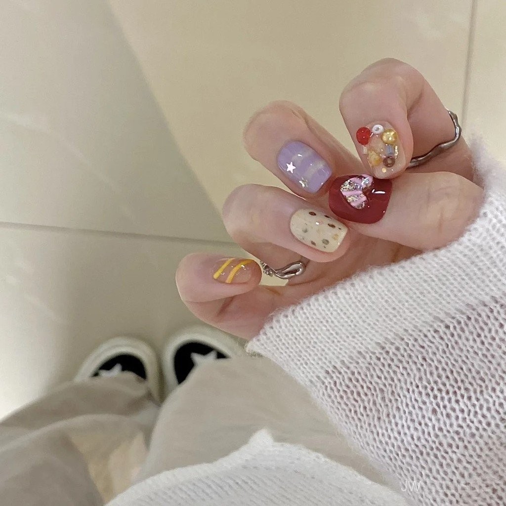 JW ส่งฟรี เล็บปลอมลายวาดมือสไตล์เด็กน้อย สีพาสเทลนุ่มนวล (ถอดเปลี่ยนง่าย) แถมฟรี! กาว+ตะไบ