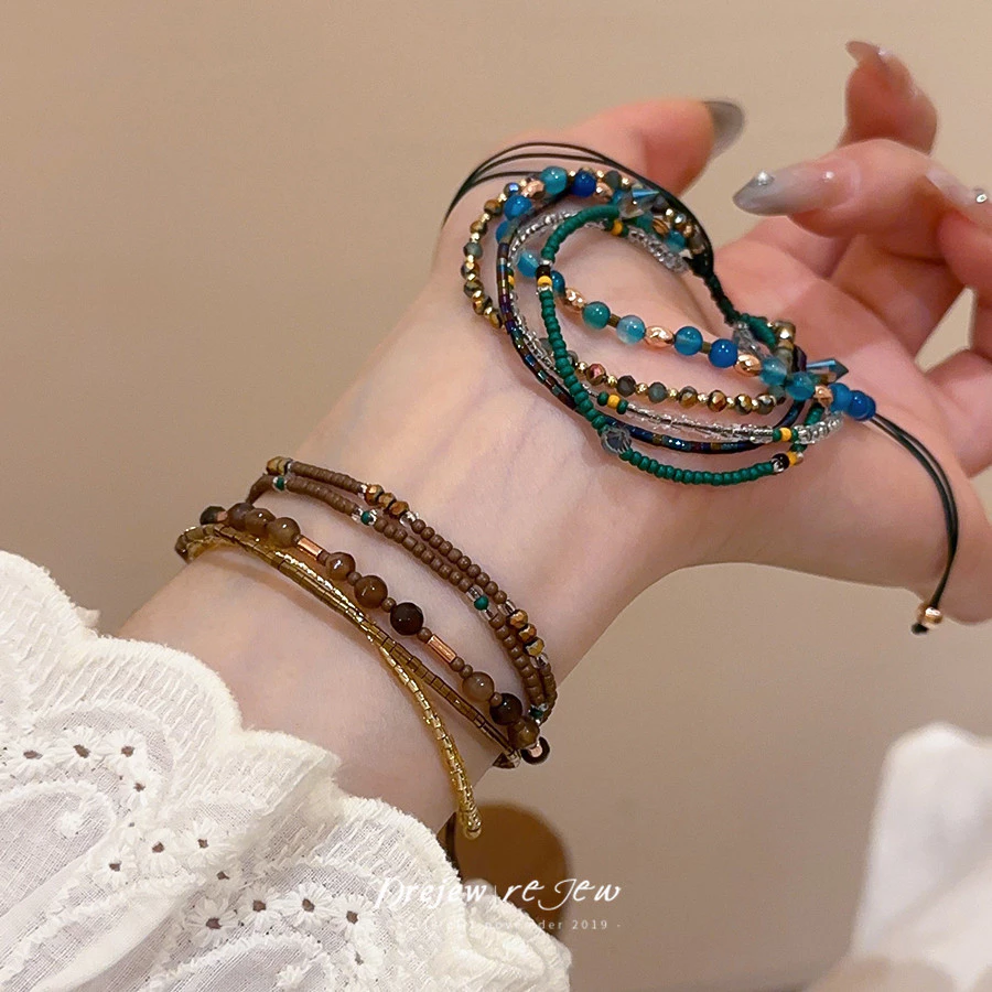 เดรช สร้อยข้อมือลูกปัดแก้วหลายชั้นสไตล์ชาติพันธุ์ย้อนยุคที่ทันสมัยและง่ายต่อการจับคู่สร้อยข้อมือตกแต่งมือที่เรียบง่