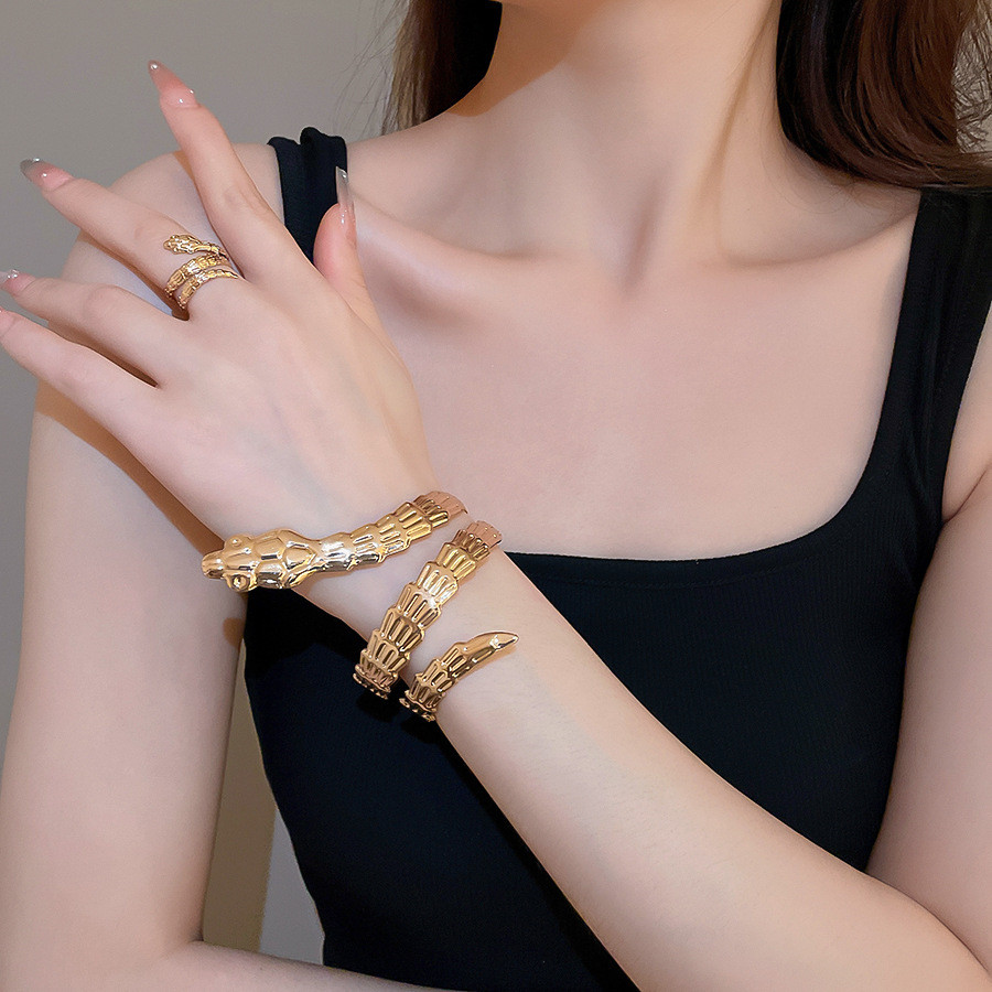 [เจวบิวตี้]สร้อยข้อมือเปิดรูปงูโลหะผสมไม่สม่ําเสมอชุดสไตล์ยุโรปและอเมริกาหรูหราเบาๆเครื่องประดับมือระดับไฮเอนด์