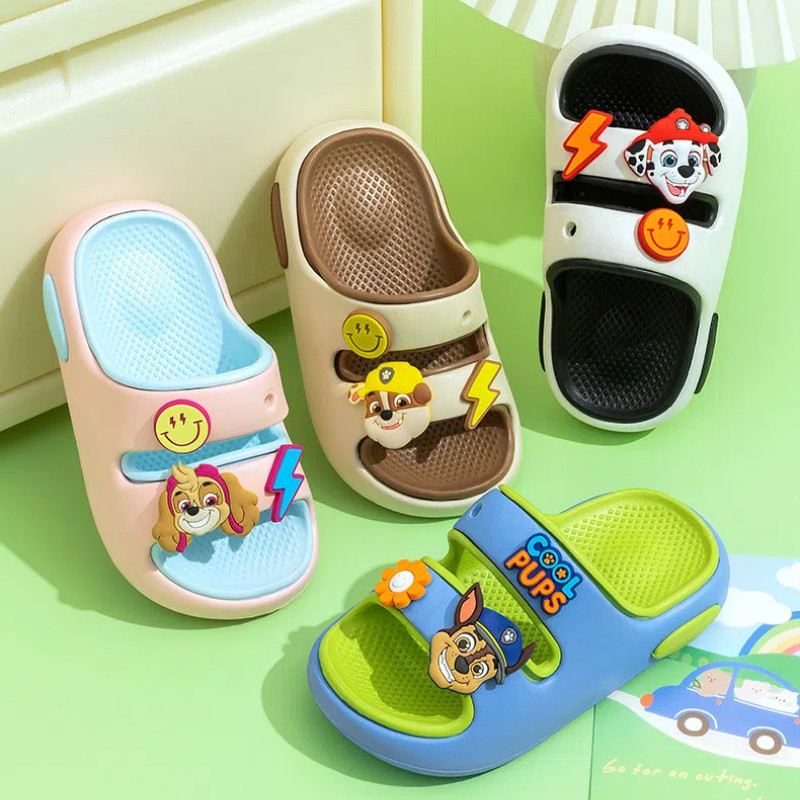 paw patrol วังทีมฤดูร้อนสไตล์ใหม่รองเท้าแตะเด็กรองเท้าหลุมกันลื่นชายหญิงรองเท้าแตะชายหาด ลื่น