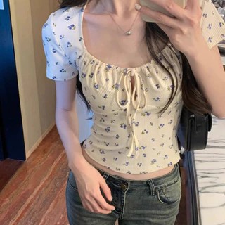 เสื้อยืดแขนสั้น ลายดอกเอวเก็บ คอสี่เหลี่ยม