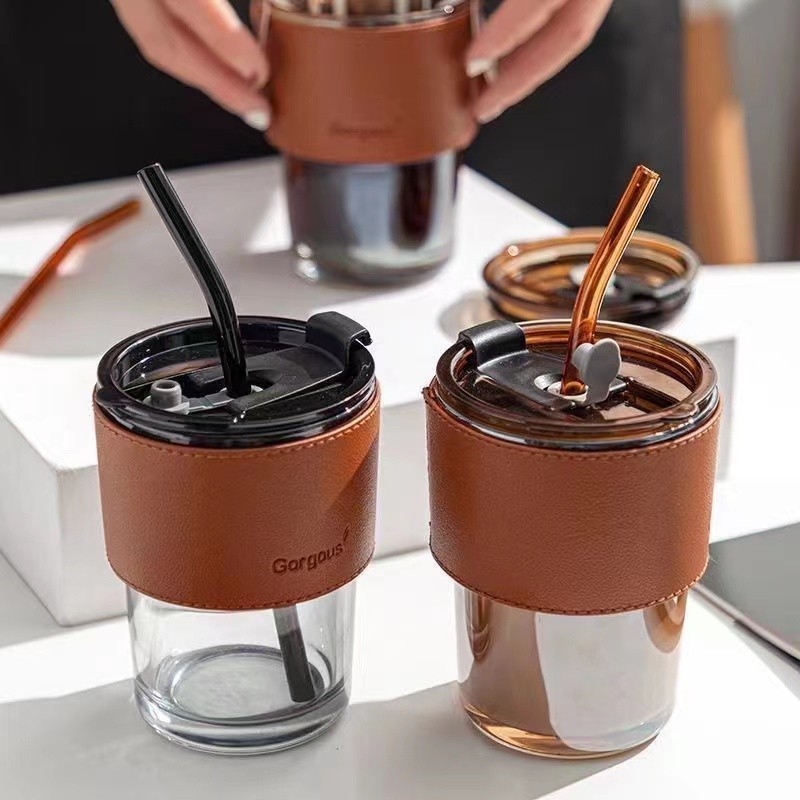 ZZ HOME01 ถ้วยแก้ว แก้วใส่น้ำ 450ml แก้วกาแฟ สไตล์มินิมอล พร้อมหลอดแก้ว ฝาปิด ปลอกซิลิโคนกันร้อน