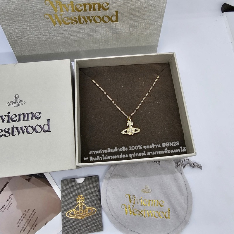 สร้อยคอวิเวียน รุ่น Crystal-Embellished Grace Bas Relief Orb Necklace สร้อยคอจี้ดาวเสาร์ ตัวจี้ฝังคริสตัล สะท้อนแสง