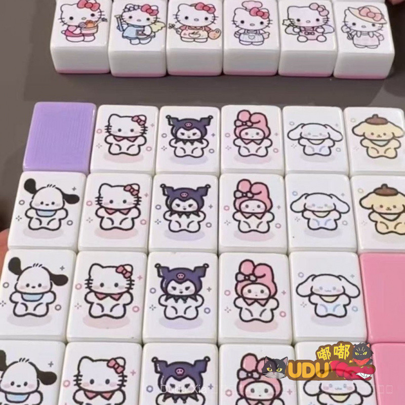 ❤️‍🔥ขายร้อน❤️‍🔥ขายร้อน เกมไพ่นกกระจอกสไตล์เดียวกันของ Sanrio เกมกระดานสนุก Hello Kitty ของเล่นไพ่นกกระจอก ของเล่นการศึกษา เกมโต้ตอบสำหรับพ่อแม่และลูก ของขวัญสำหรับเด็ก