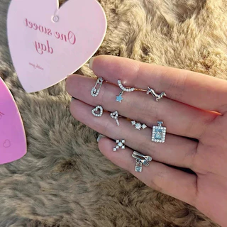 ผู้หญิงน่ารักข้ามสุนัข Earbone ต่างหู Rhinestone Key Heart