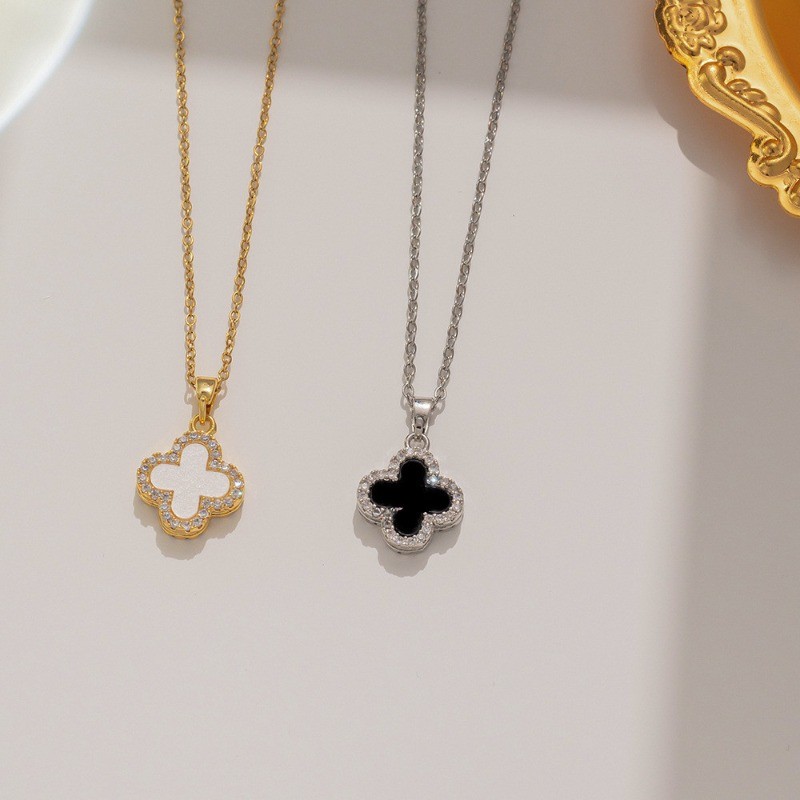 ยอดนิยม Four-Leaf Clover สร้อยคอจี้เหล็กไทเทเนียมเพชรสองด้าน Niche Design Clavicle Chain Light Lu