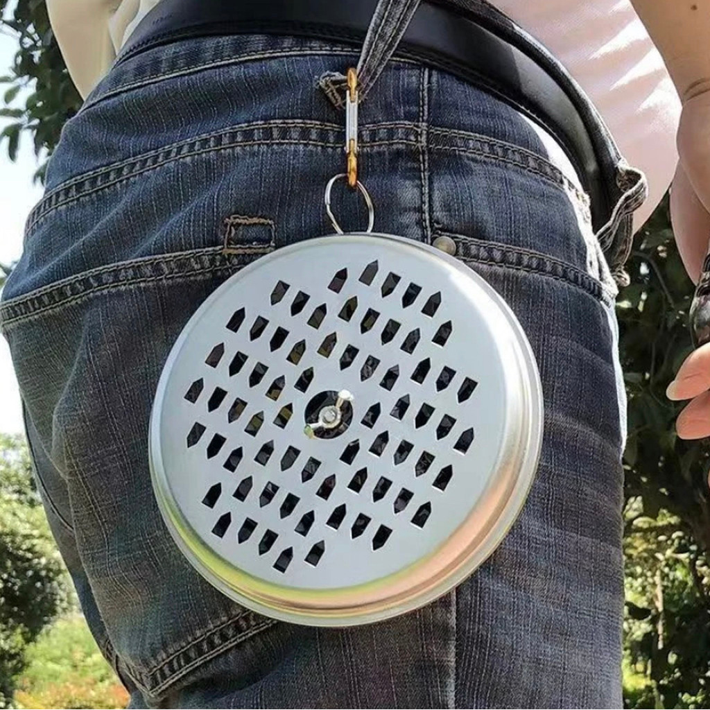 711 กล่องใส่ยากันยุง พกพา ที่วางยากันยุง ป้องกันเด็กโดน ใส่ขดยากันยุง มีที่หนีบและตะขอเกี่ยว มีพลาสติกหนา กันร้อน - รูปที่ 3