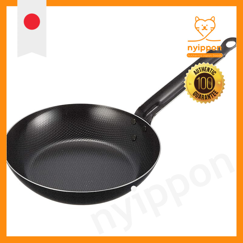 Endo Shouji TKG Iron Frying Pan 18cm Surface with Embossed Pattern. The contact area with ingredient
