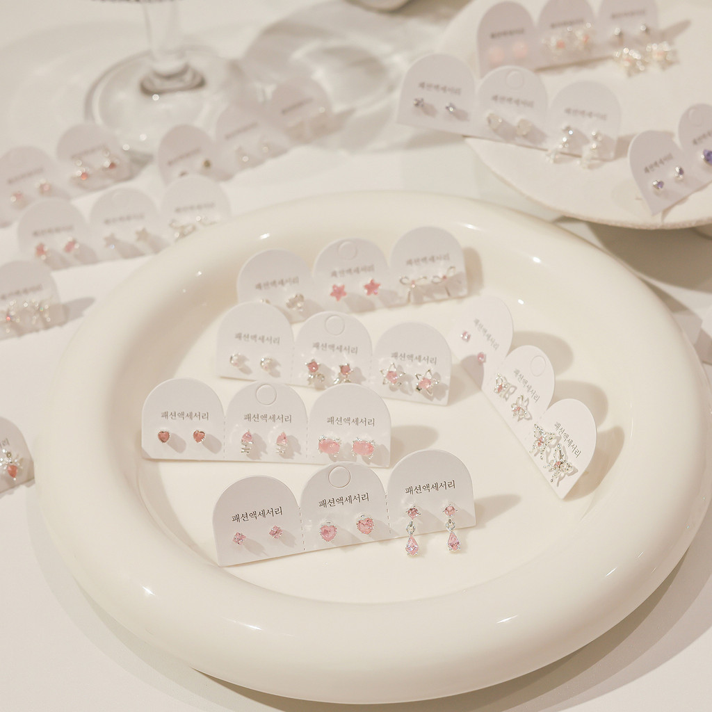 ใหม่สไตล์สีชมพูเพทายประณีตเงินเข็มต่างหูหวานขนาดเล็กสำหรับหญิงเรียบง่ายทุกวันและแข่งขันขายส่ง