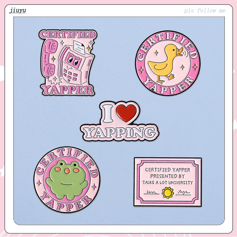 Certified Yapper เคลือบ Pin กบเป็ด Badge เข็มกลัดสีชมพูคําคมตลก Lapel Pin อุปกรณ์เสริมของขวัญ