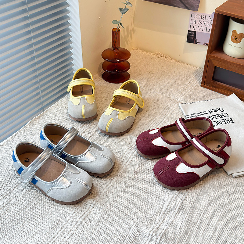 เด็กรองเท้าเทนนิสคลาสสิกเด็กรองเท้าลําลอง ตะขอ & ห่วง นุ่ม 2025 ใหม่แฟชั่นชายหญิงกีฬารองเท้าลื่น ปลอบโยน อินเทรนด์