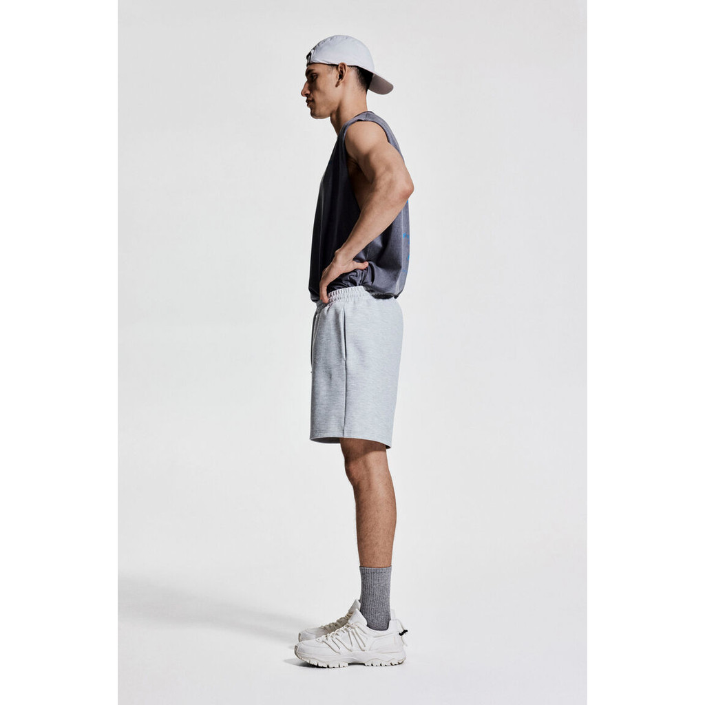 H&M(เอชแอนด์เอ็ม) กางเกงกีฬาขาสั้นปานกลางผ้า DryMove™ ผู้ชาย 1289092_1