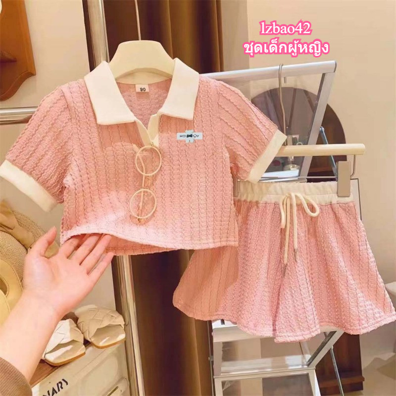 ชุดเด็กผู้หญิง(คอโปโล แขนสั้น + กางเกงขาสั้น)2025 ฤดูร้อนใหม่ สีชมพูหวานสไตล์ ชุดลำลองสองชิ้น