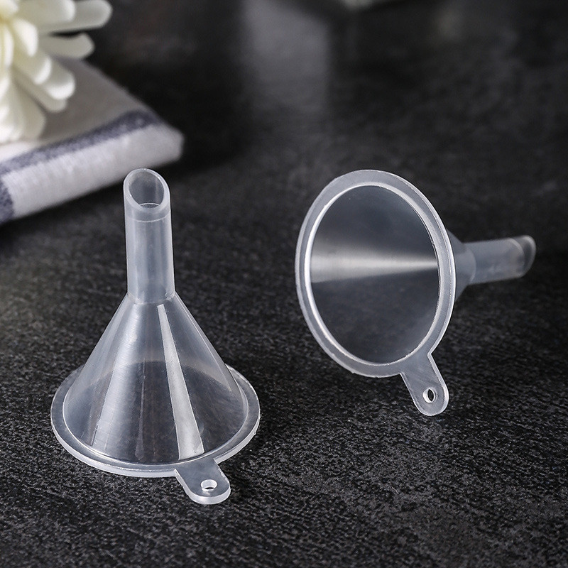 กรวยเล็กใสสำหรับถ่ายของเหลว พลาสติก PP ใช้กับน้ำหอม/ครัว ห้องทดลอง Mini Transparent Funnel Perfume