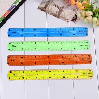 ไม้บรรทัดงอได้ ไม้บรรทัด นุ่มโค้งงอได้ด้วยสเกลที่ชัดเจน ขนาด 30ซม. สีสุ่ม ไม้บรรทัดพลาสติก
