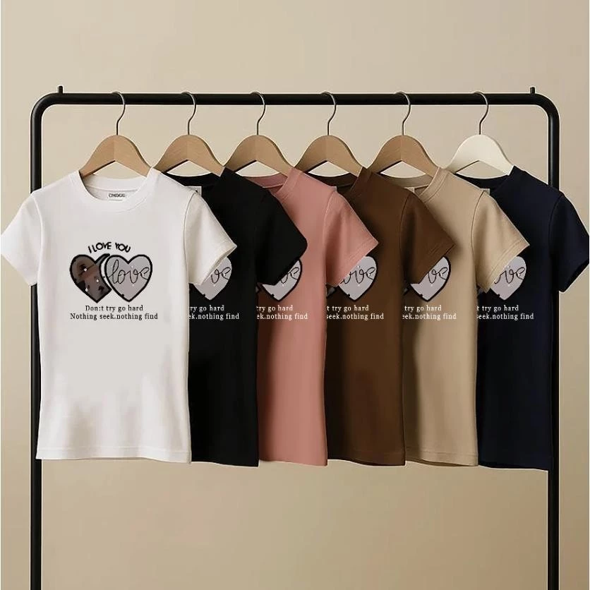 เสื้อยืดเข้ารูป เสื้อรัดรูป ทรง คอกลมแขนสั้น *สกรีนทรงสวย งานตามหา ผ้ายืดร่องคอตต้อน และบางตะกร้ามีเนื้อท็อฟดาย