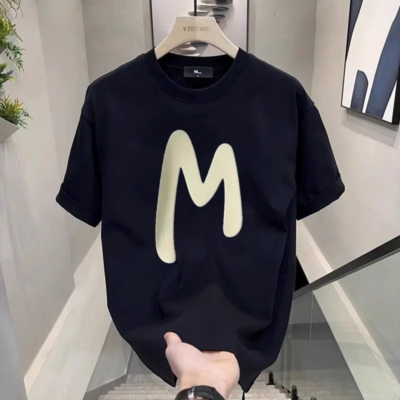 แฟชั่นทันสมัย เสื้อยืดแขนสั้นผ้าไหมหนาสำหรับผู้ชาย สไตล์ลำลอง สร้างสรรค์ พิมพ์ตัวอักษรสีทอง สไตล์อินสตาแกรม ไม่ซ้ำใคร หลากหลาย คอวี แขนสั้น