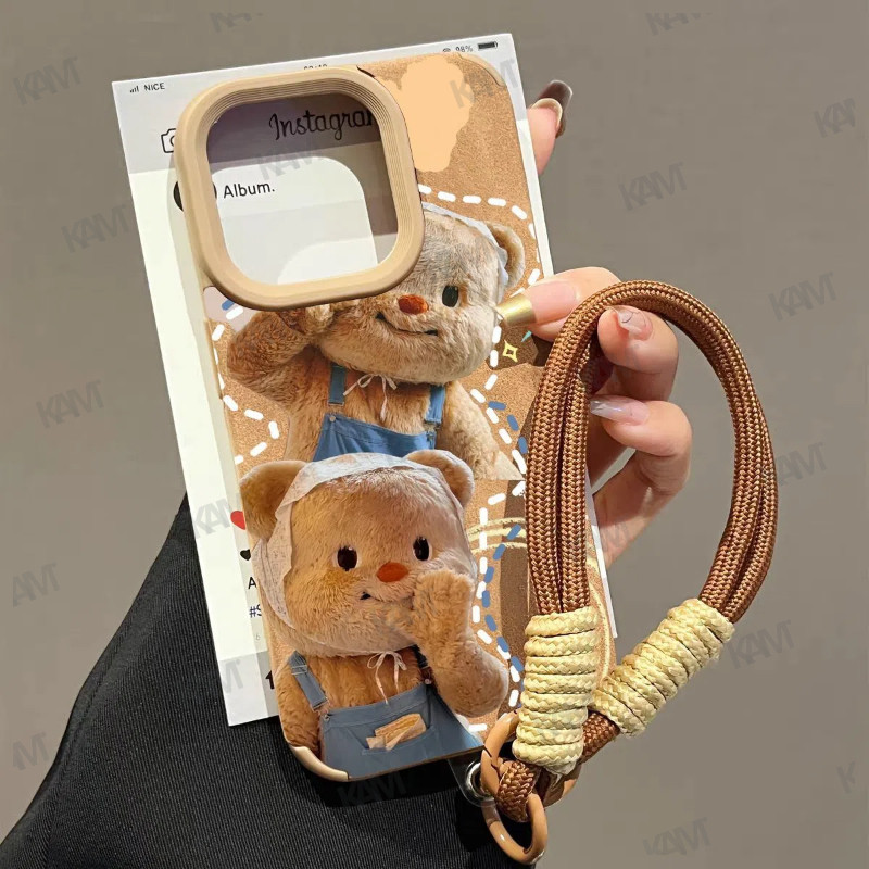 [Kam]เคสหนังเนื้อสัมผัส Butter bear เคสโทรศัพท์มือถือแบบมีสายคล้อง คลุมเต็มจอ เคสป้องกันป้องกันการตกหล่นและป้องกันรอยขีดข่วน เหมาะกับ iPhone16Promax 15Pro 13 12 11 XR XS Max
