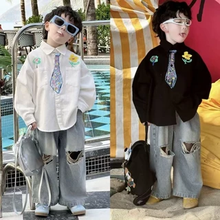 ชุดยีนส์ขาดสำหรับเด็กผู้ชายใหม่ฤดูใบไม้ผลิ เสื้อเชิ้ตหลวมลายกราฟฟิตี้สำหรับเด็ก ชุดสองชิ้น