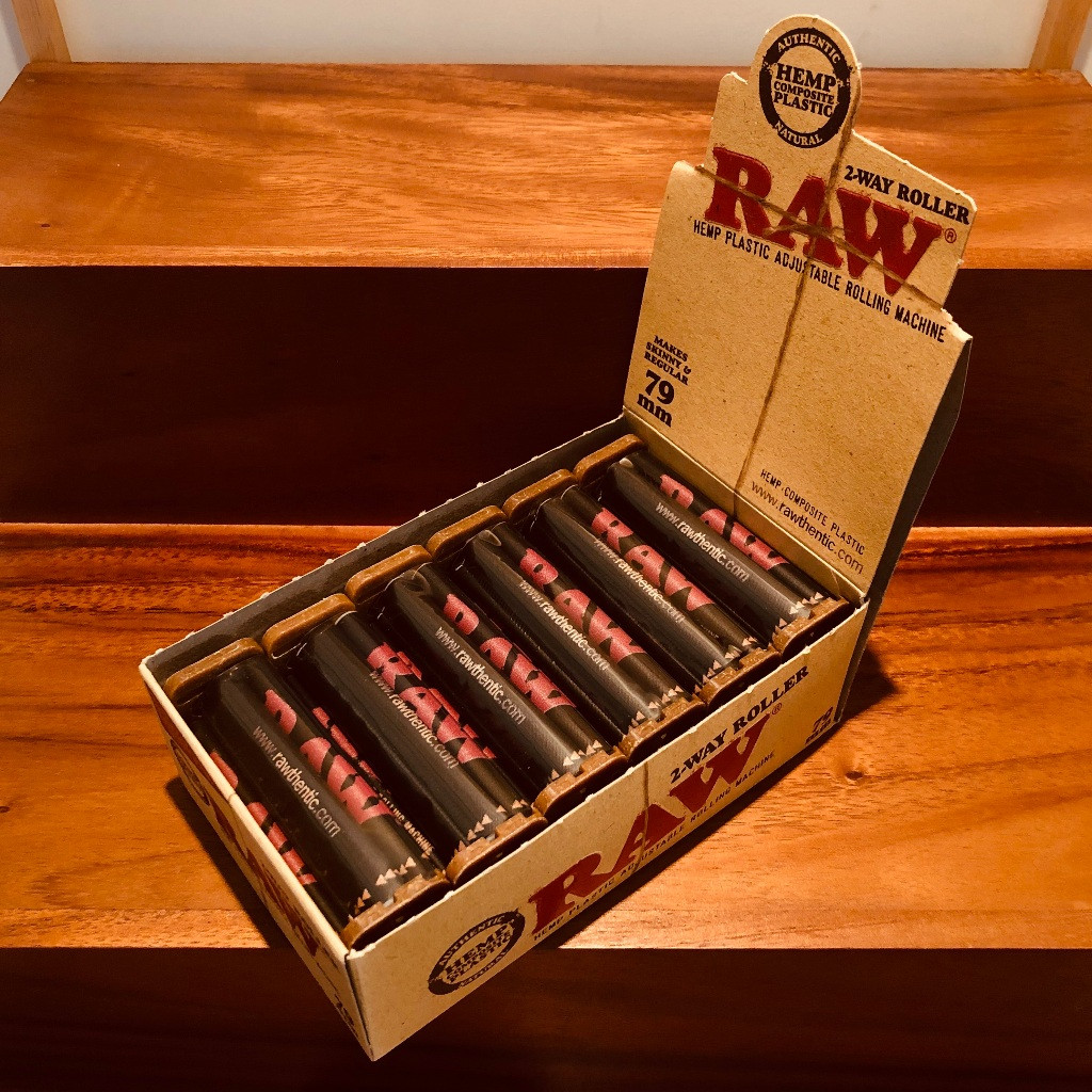 👋 เครื่องโรลกระดาษ RAW BLACK ROLLLING MACHINE 79mm – 12pcs/box ที่ม้วนกระดาษพกพาคุณภาพสูงจาก Raw Tha