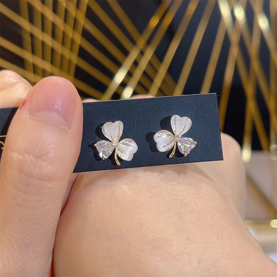 Rhinestone Clover ต่างหูหรูหรา High-End ดอกไม้ประณีตแฟชั่น Classy
