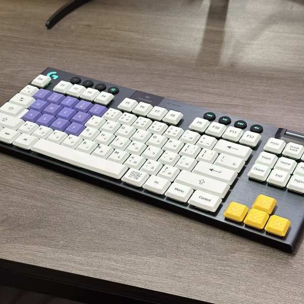 คีย์แคปไทย คีย์แคป keycap เหมาะสําหรับ Logitech G913TKL Keycap G813 G913 สีคาร์บอนไฟเบอร์รูปแบบ PBT 