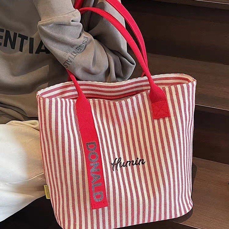 กระเป๋าผ้าใบลายทางฤดูร้อน 2025 กระเป๋าโท้ทคลาสความจุขนาดใหญ่สไตล์ใหม่กระเป๋าสะพายไหล่สไตล์เกาหลี - รูปที่ 2
