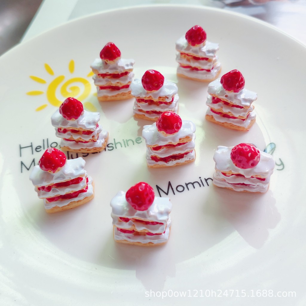 ของตกแต่งเรซิน DIY เค้กสตรอเบอร์รี่เหมือนจริง เค้กครีม เคสโทรศัพท์อีพ็อกซี่ทำมือ อุปกรณ์เสริมความงาม ราคา ถูกที่สุด ดีลบีเคเค