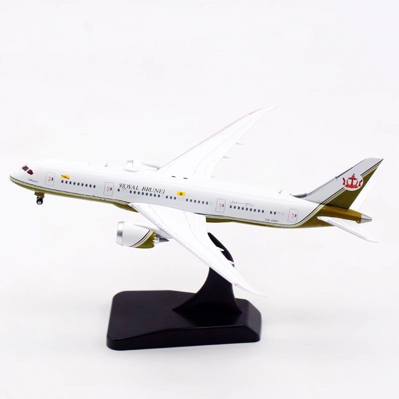 JC Wings 1: 400 โมเดลเครื่องบินปีกโลหะผสม Royal Airlines Boeing B787-8 V8-OAS