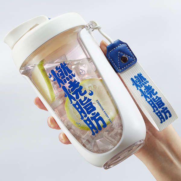 แก้วกาแฟ แก้วเชค Strawberry Life Protein Powder Shaker Cup ถ้วยน้ําฟิตเนส Summer tritan Cup Brewing 