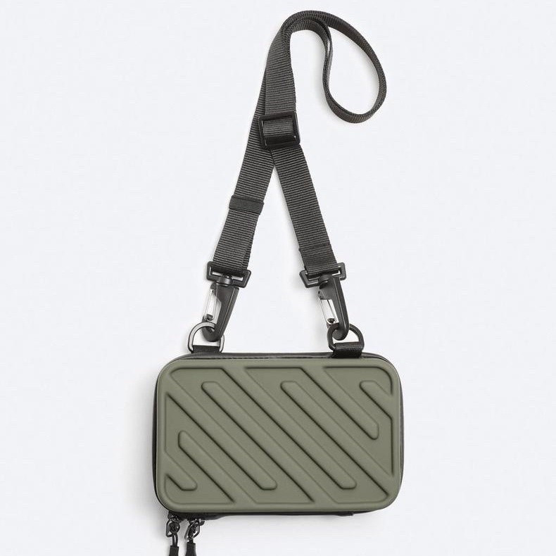 Zara HOME สินค้าใหม่กระเป๋าผู้ชายสีดํากล่องแข็งประเภทแฟชั่นไหล่ข้างเดียวกระเป๋า Messenger แบบสบายๆแฟ