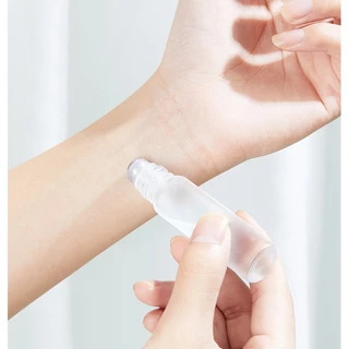 ขวดลูกกลิ้งน้ำหอม ขนาดพกพา 10ml ฝาลายไม้ ดีไซน์มินิมอล ขวดแก้วฝ้าเกรดพรีเมียม ราคาถูก ใช้งานง่าย