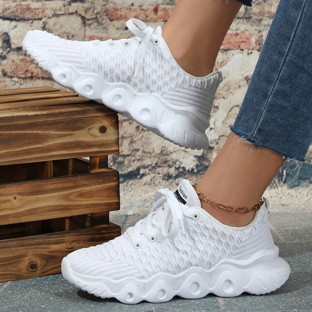 2024 ฤดูใบไม้ผลิกีฬารองเท้า Casual รองเท้าผู้หญิงเยาวชนแฟชั่น Flyknit Breathable All-Match Anti-Slip