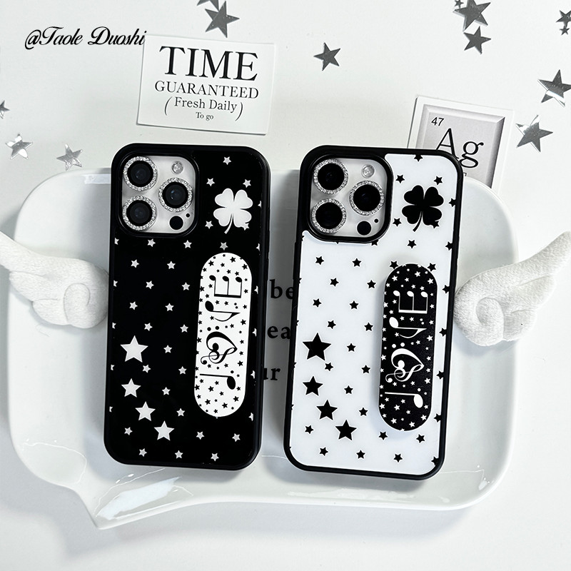 สีดําสีขาว Simple Four-leaf Clover Early ญี่ปุ่นสไตล์เกาหลี ins Star เหมาะสําหรับ Apple 16/14/13 เคสโทรศัพท์ 17promax รวมทุกอย่าง 16pro เคสป้องกัน
