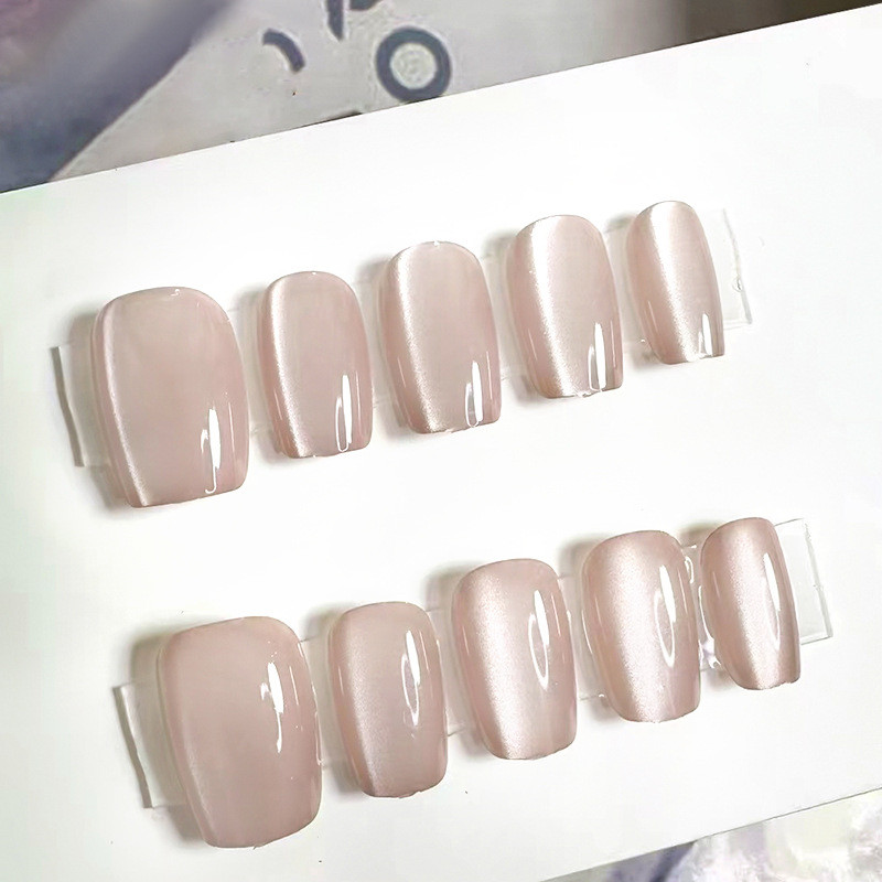 เล็บปลอมพร้อมกาวแสงสีกาแฟสีทึบแคทอายบนเล็บสั้น เอฟเอ็ม098