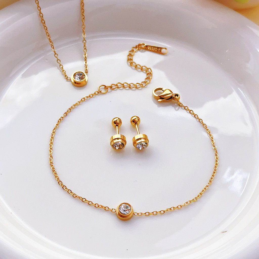 สร้อยคอ A Zircon Niche Design Sense Classy Suit สร้อยคอเหล็กไทเทเนียมหรูหราต่างหูแฟชั่นของขวัญให้ต้องมี